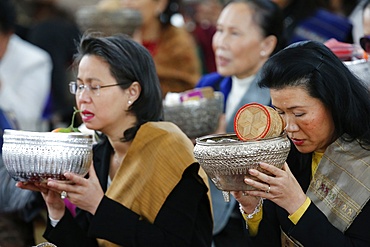 Offerings, Magha Puja, Wat Velouvanaram, Bussy Saint Georges, Seine et Marne, France, Europe