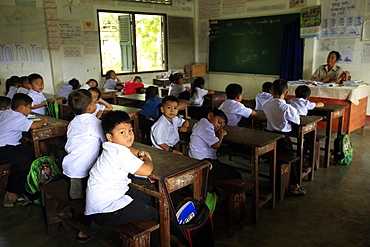 Schoolchildren in classroom, elementary school, Vang Vieng, Vientiane Province, Laos, Indochina, Southeast Asia, Asia