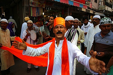 Singers outside Ajmer Sharif Dargah, Rajasthan, India, Asia