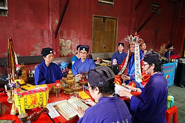 Taoist ceremony in a temple, Ho Chi Minh City, Vietnam, Indochina, Southeast Asia, Asia