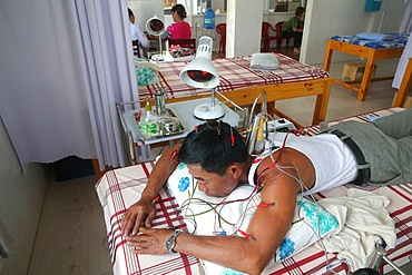 Acupuncture, Vietnamese traditional medicine clinic, Cu Chi, Vietnam, Indochina, Southeast Asia, Asia