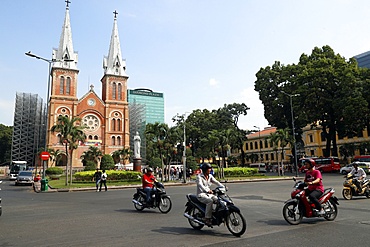 Notre Dame Cathedral and Virgin Mary statue, District 1, Ho Chi Minh City (Saigon), Vietnam, Indochina, Southeast Asia, Asia