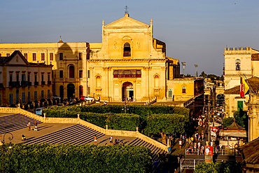 Cathedral stairs, Corso Vittorio Emanuele and church, Noto, UNESCO World Heritage Site, Sicily, Italy, Europe