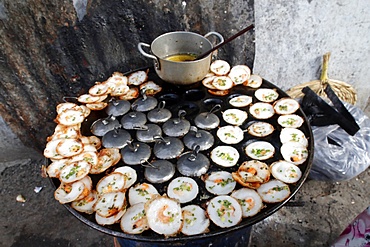 Street food, Banh Xeo (Vietnamese pancakes), Vung Tau, Vietnam, Indochina, Southeast Asia, Asia