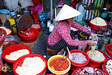 Vietnamese woman working at market, Ho Chi Minh City, Vietnam, Indochina, Southeast Asia, Asia