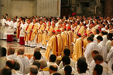 Easter Thursday Mass in St. Peter's Basilica, Vatican, Rome, Lazio, Italy, Europe