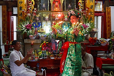 Mau Son Taoist temple, woman at Taoist ceremony, ritual of offerings, Sapa, Vietnam, Indochina, Southeast Asia, Asia