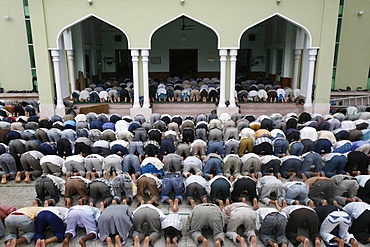 Friday prayers at Kathmandu Mosque, Kathmandu, Nepal, Asia