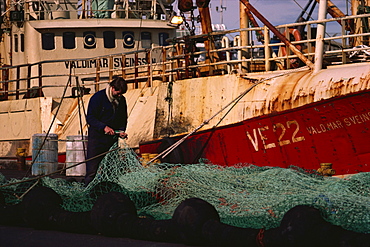 Net mending, Westmanna Island, Iceland, Polar Regions