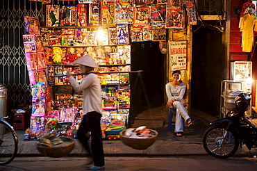 Stall selling children's toys, Hanoi, Vietnam, Indochina, Southeast Asia, Asia