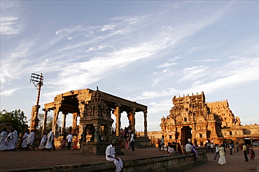 People on the wall of the temple of Tanjore, Tamil Nadu, India, Asia