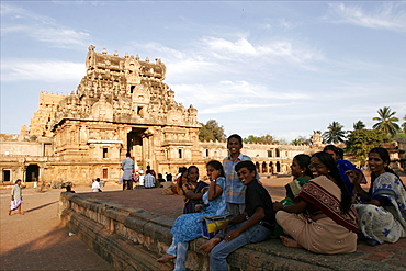 People on the wall of the temple of Tanjore, Tamil Nadu, India, Asia