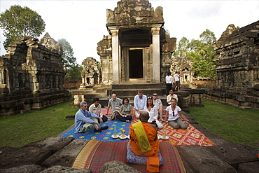 People listening to a monk in Ta Som temple, Angkor, UNESCO World Heritage Site, Cambodia, Indochina, Southeast Asia, Asia