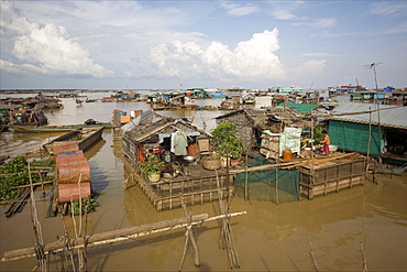 The floating village of Kompong Phluk on Lake Tonle Sap, near Siem Reap, Cambodia, Indochina, Southeast Asia, Asia