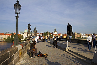 The Charles Bridge on Vltava River, UNESCO World Heritage Site, Prague, Czech Republic, Europe