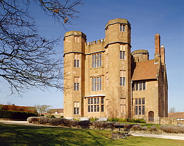 Leicester's gatehouse from the south east, Kenilworth Castle, Kenilworth, Warwickshire, England, United Kingdom, Europe


