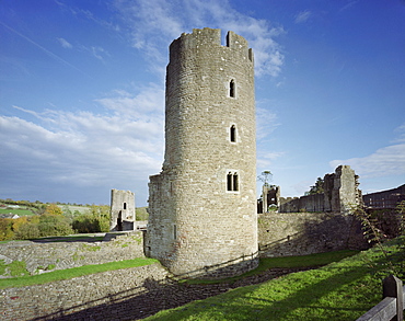 View of wall and towers with gatehouse in distance, Farleigh Hungerford Castle, Somerset, England, United Kingdom, Europe