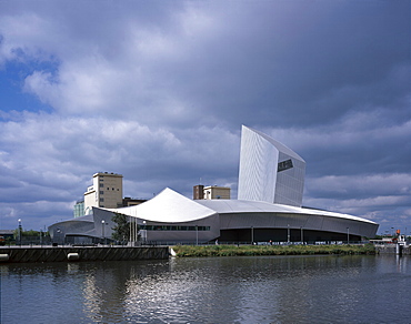 Imperial War Museum North, architects Daniel Libeskind, Salford, Manchester, England, United Kingdom, Europe