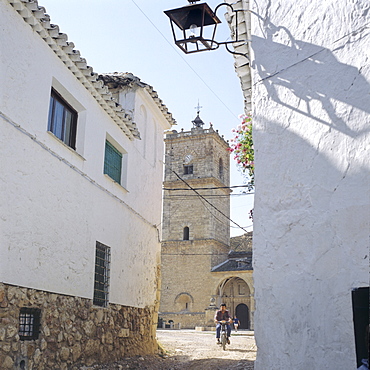 Streetscene in El Toboso, home to Dulcinea in Cervantes' book Don Quixote, Castilla-La Mancha, Spain, Europe