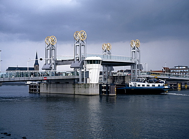 Stadsbrug (Town bridge), lifting bridge built between 1994 and 1997 on River Ijssel, Kampen, Netherlands, Europe