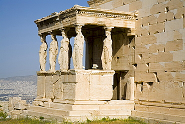 The Erechtheion, 420 to 403 BC, the Porch of the Caryatids. Acropolis, UNESCO World Heritage Site, Athens, Greece, Europe