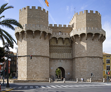 The 14th century town gate, Torres de Serranos (Serranos Towers), Valencia, Spain, Europe