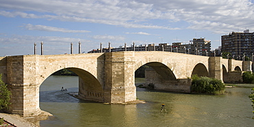 Puente de Piedra, Zaragoza, Aragon, Spain, Europe