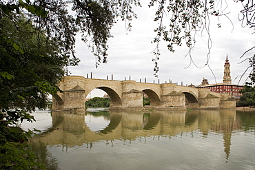 Puente de Piedra, Zaragoza, Aragon, Spain, Europe