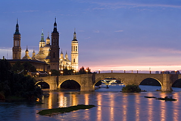 Basilica-Cathedral of Our Lady of the Pillar and Rio Ebro, Zaragoza, Aragon, Spain, Europe