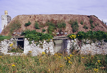 Deserted traditional single-storey croft house, Tiree, Inner Hebrides, Scotland, United Kingdom, Europe