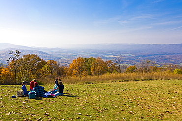 Tourists having a picnic, Shenandoah National Park, Virginia, United States of America, North America
