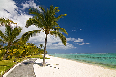 The beach of the Beachcomber Dinarobin six star hotel, Mauritius, Indian Ocean, Asia