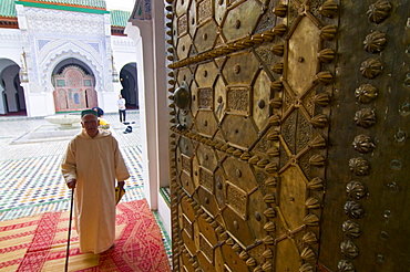 Old man leaving a mosque in the old Medina, UNESCO World Heritage Site, Fez, Morocco, North Africa, Africa