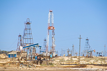 Old oil rigs at the Abseron Peninsula, near Baku, Azerbaijan, Central Asia, Asia