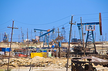 Old oil rigs at the Abseron Peninsula, near Baku, Azerbaijan, Central Asia, Asia