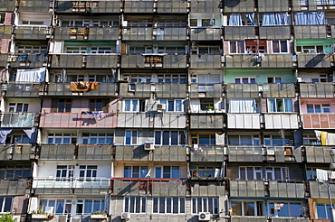 Huge apartment building in the old Soviet style, Yerevan, Armenia, Caucasus, Central Asia, Asia