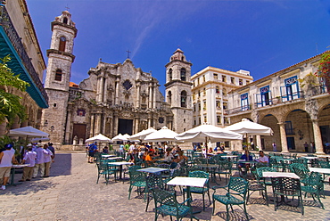 Plaza de la Catedral, Havana Vieja, UNESCO World Heritage Site, Havana, Cuba, West Indies, Caribbean, Central America