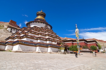 Magnificent tiered Kumbum, literally one hundred thousand images, of the Palcho Monastery, the largest chorten in Tibet, Gyantse, Tibet, China, Asia