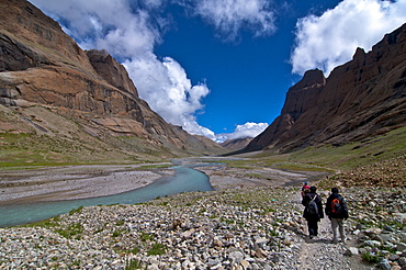 Pilgrims doing the Kora around the holy mountain Mount Kailash in Western Tibet, China, Asia