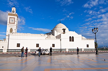 Djamaa El Djedid (Mosque of the Fisherman) on Place Port Said, Algiers, Algeria, North Africa, Africa