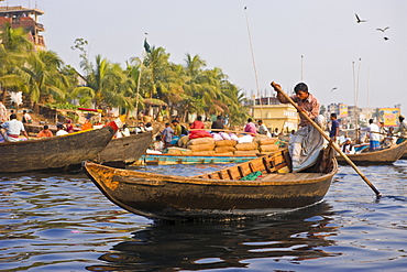 Rowing boats in the busy harbour of Dhaka, Bangladesh, Asia