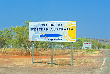 Sign of the border of Western Australia and the Northern Territory, Australia, Pacific