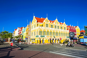 The colourful dutch houses at the Sint Annabaai in Willemstad, UNESCO World Heritage Site, Curacao, ABC Islands, Netherlands Antilles, Caribbean, Central America