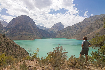 Turquoise Iskanderkul Lake (Alexander Lake) in Fann Mountains, Iskanderkul, Tajikistan, Central Asia