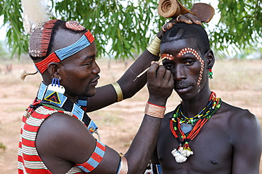 Two men from the Hamer tribe preparing for the Jumping of the Bull ceremony, Omo Valley, Southern Ethiopia, Ethiopia, Africa