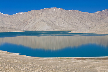 Turquoise Bulunkul lake, Bulunkul, Tajikistan, Central Asia, Asia