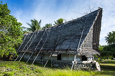 Traditional thatched roof hut, Island of Yap, Federated States of Micronesia, Caroline Islands, Pacific 