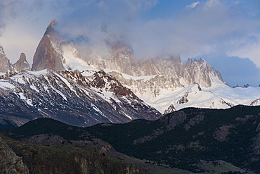 View of Mount Fitzroy (Cerro Fitz Roy) at sunrise, near El Chalten, Los Glaciares National Park, UNESCO World Heritage Site, Santa Cruz Province, Patagonia, Argentina, South America 