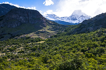 Trek up to Mount Fitzroy (Cerro Fitz Roy) from El Chalten, Los Glaciares National Park, UNESCO World Heritage Site, Santa Cruz Province, Patagonia, Argentina, South America 