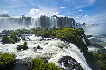 Foz de Iguazu (Iguacu Falls), the largest waterfalls in the world, Iguacu National Park, UNESCO World Heritage Site, Brazil, South America